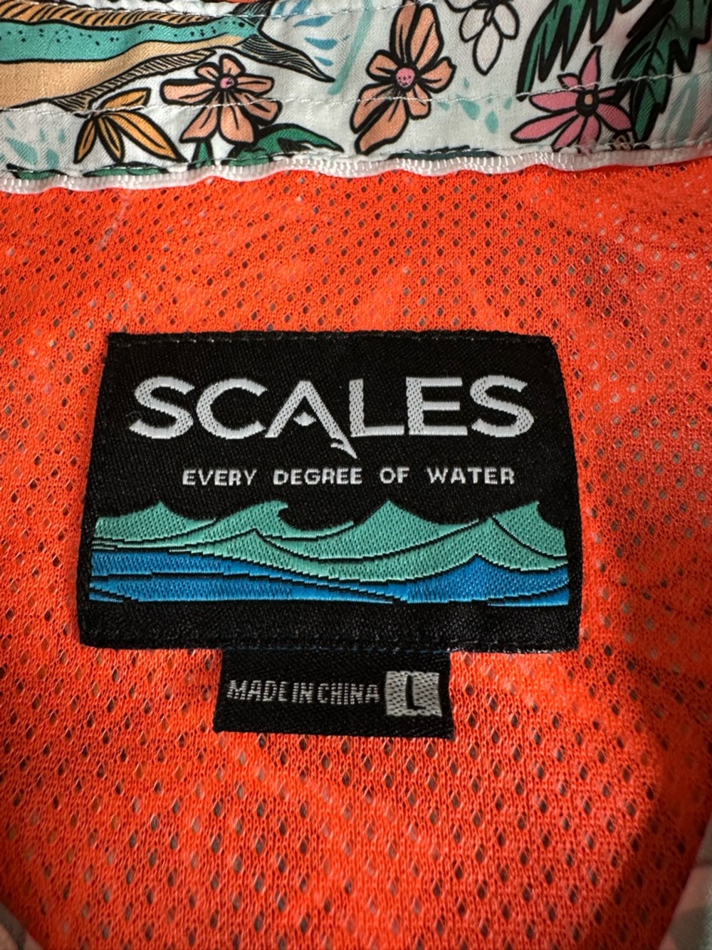 Scales Men’s Fish & Game Button Down Shirt. Size Large. Alligator, Oranges - Picture 5 of 6